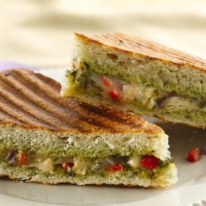 Panini cu Pui și Pesto comandă online livrare la domiciliu érmihályfalva valea lui mihai