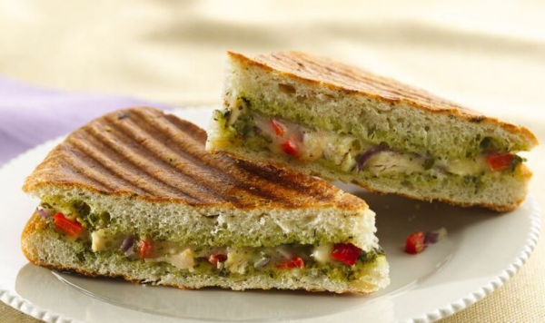 Panini cu Pui și Pesto comandă online livrare la domiciliu érmihályfalva valea lui mihai